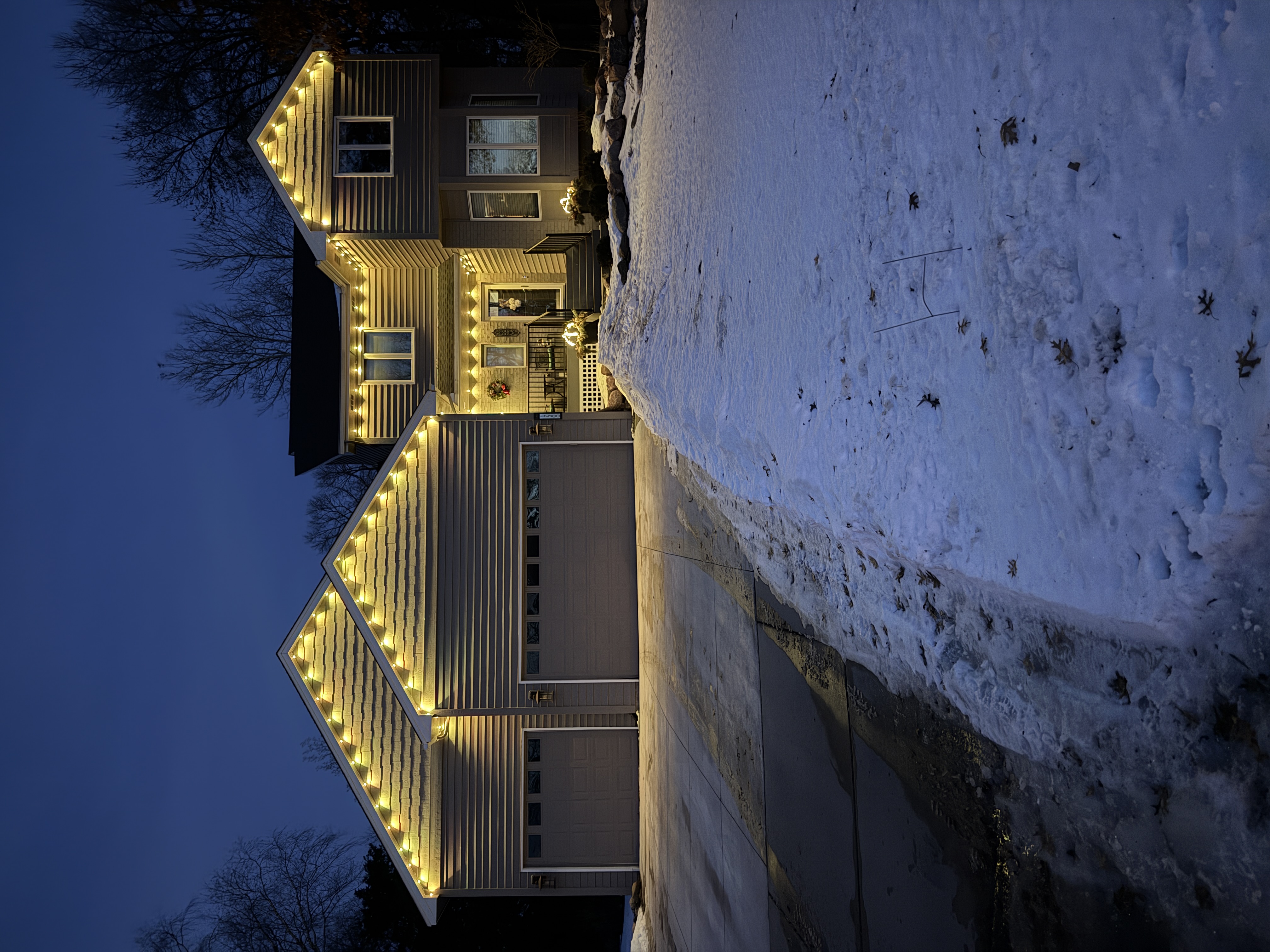 Permanent LED roofline lighting on Twin Cities home
